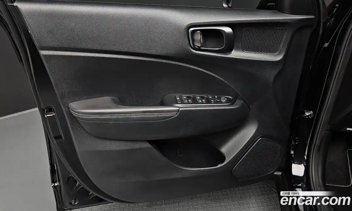 Hyundai Venue 2022 1.6 автомат (гидро), фото 14