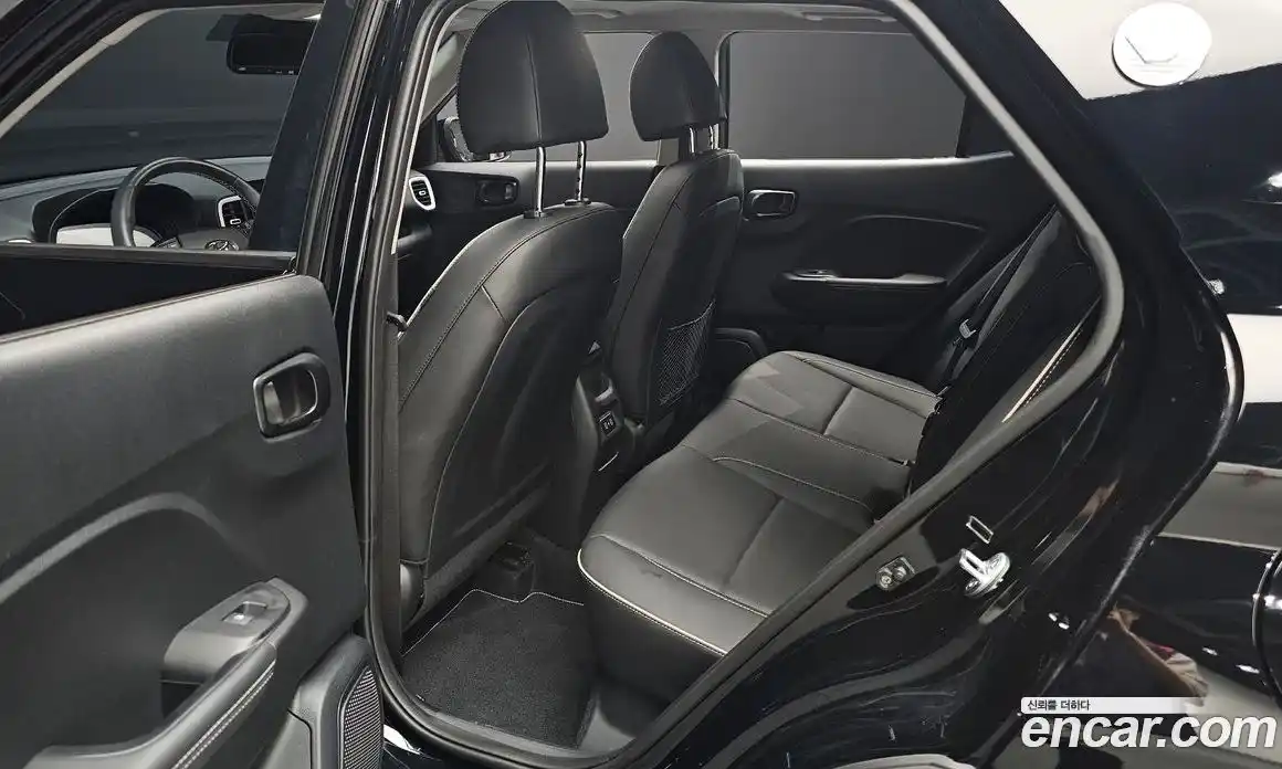 Hyundai Venue 2022 1.6 автомат (гидро), фото 18