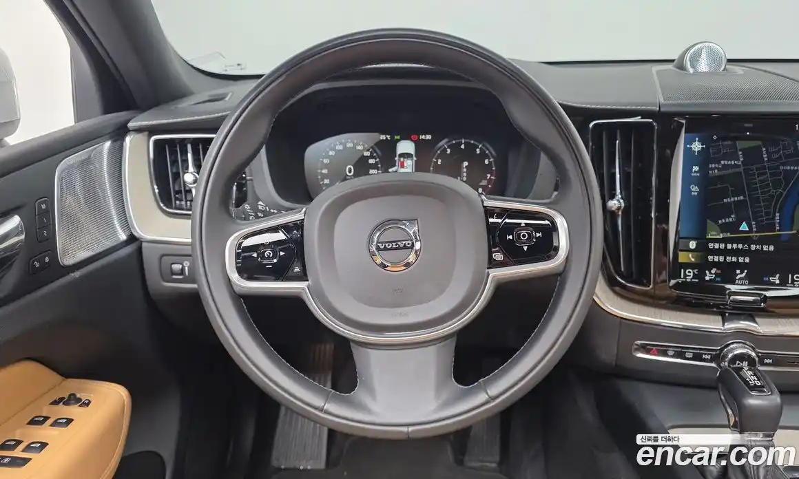 Volvo XC60 2019 2.0 автомат (гидро), фото 13