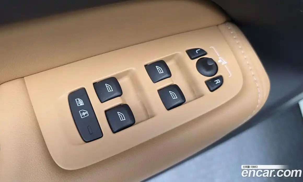 Volvo XC60 2019 2.0 автомат (гидро), фото 14