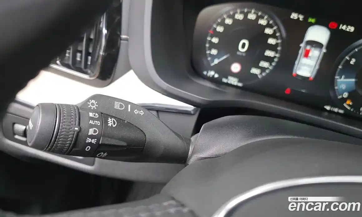 Volvo XC60 2019 2.0 автомат (гидро), фото 15