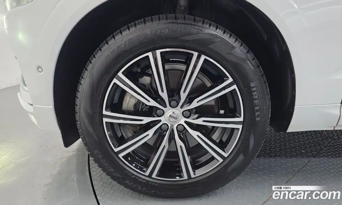 Volvo XC60 2019 2.0 автомат (гидро), фото 5