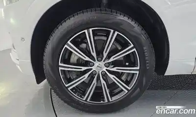 Volvo XC60 2019 2.0 автомат (гидро), миниатюра 5