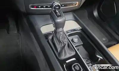 Volvo XC60 2019 2.0 автомат (гидро), миниатюра 9