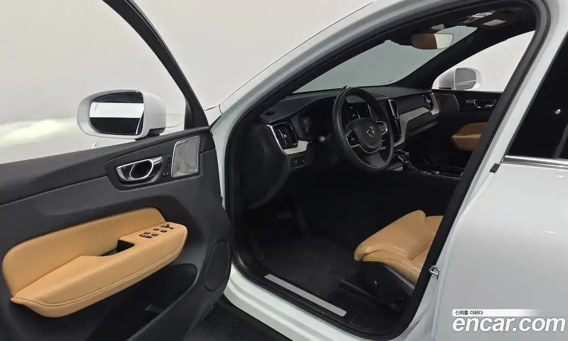 Volvo XC60 2019 2.0 автомат (гидро), фото 10