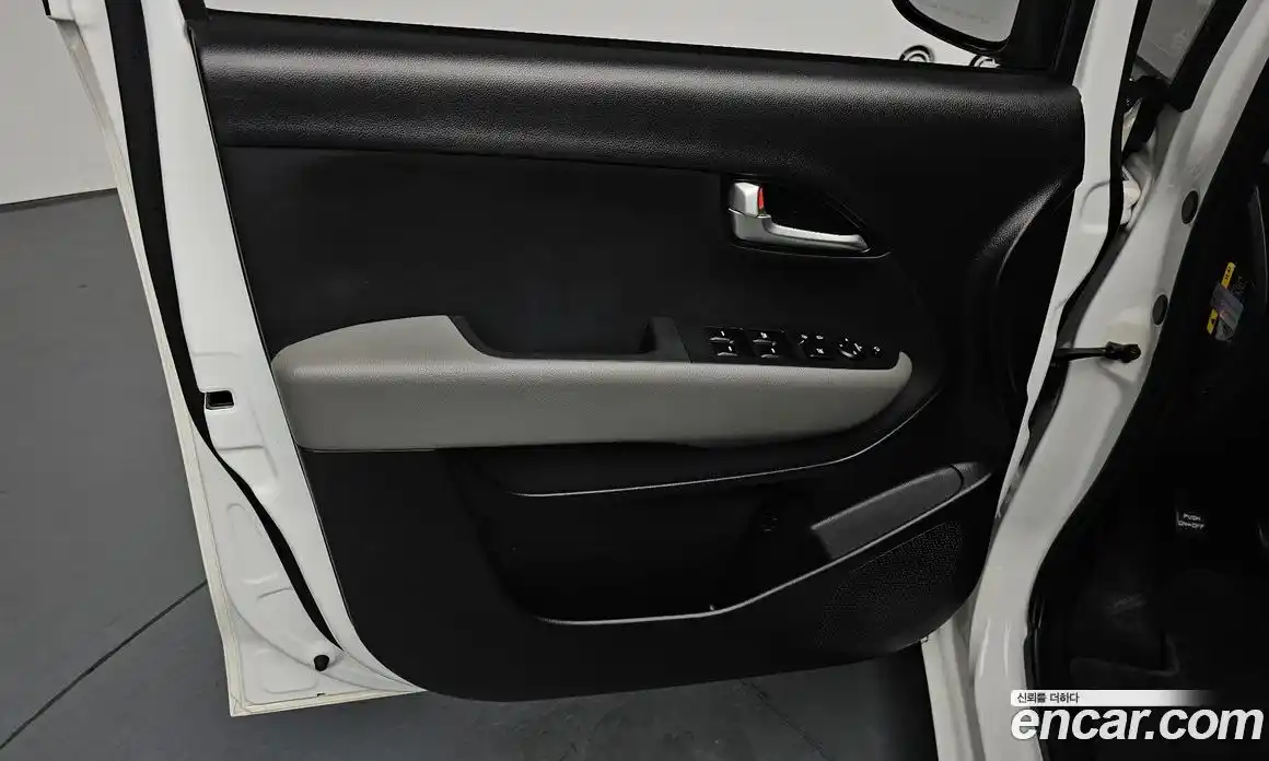 Kia Ray 2023 1.0 автомат (гидро), фото 13