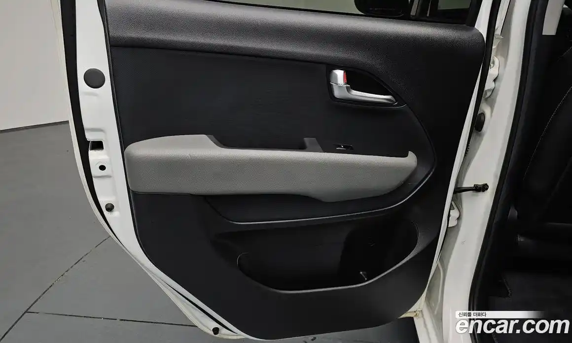 Kia Ray 2023 1.0 автомат (гидро), фото 14