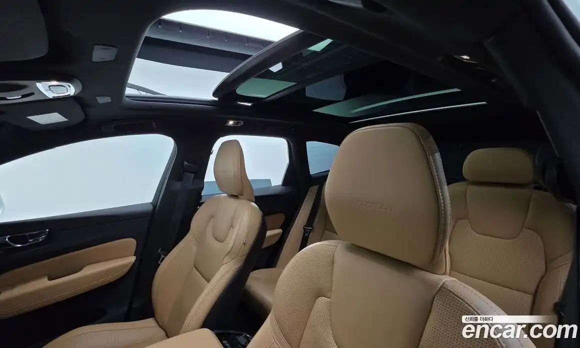Volvo XC60 2018 2.0 автомат (гидро), фото 15