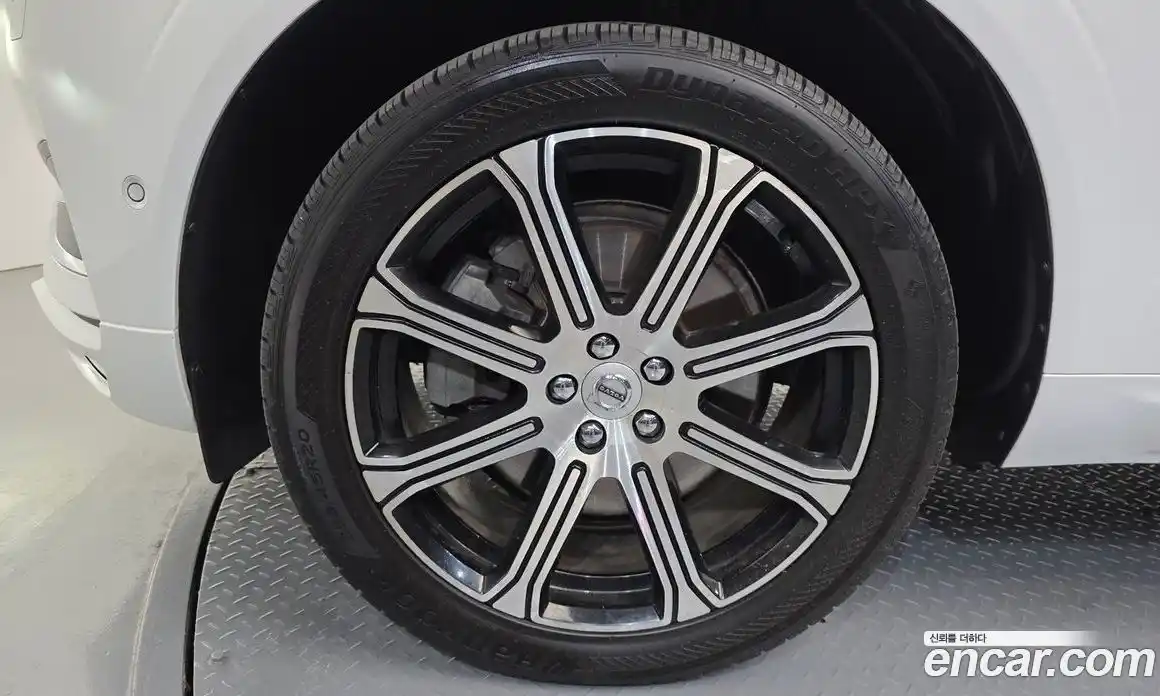 Volvo XC60 2018 2.0 автомат (гидро), фото 5