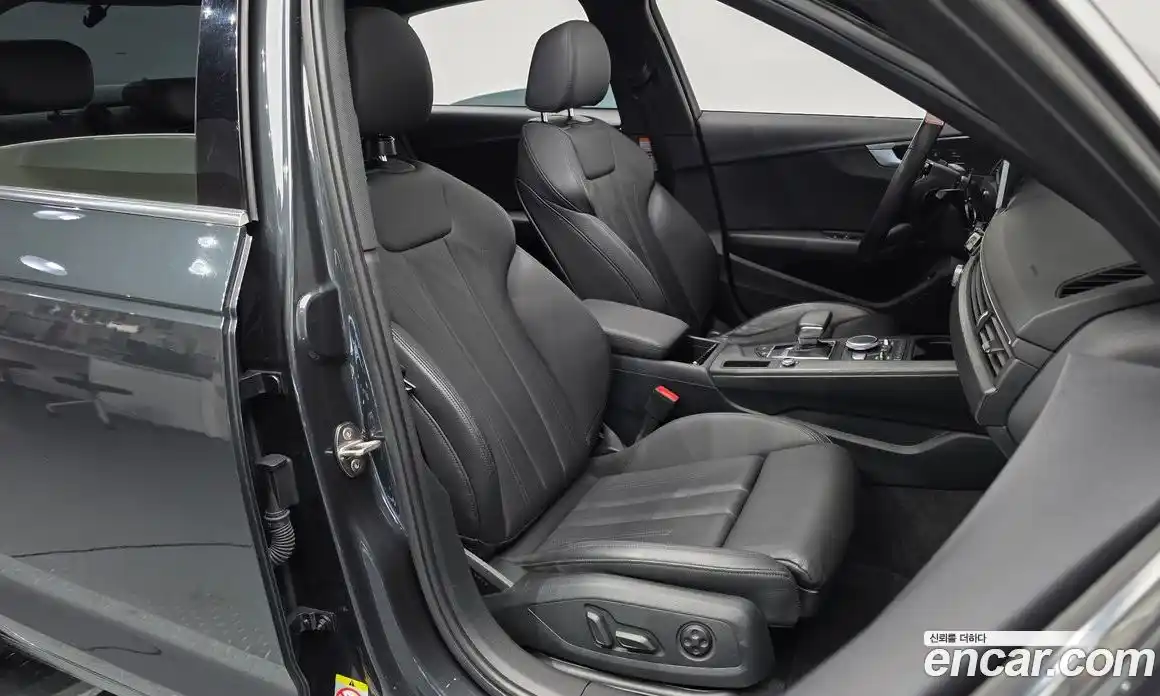 Audi A4 2019 2.0 автомат (гидро), фото 12