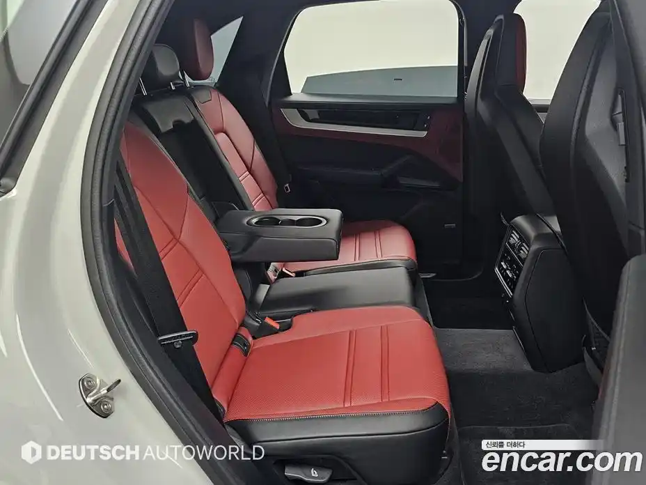 Porsche Cayenne 2024 3.0 автомат (гидро), фото 12