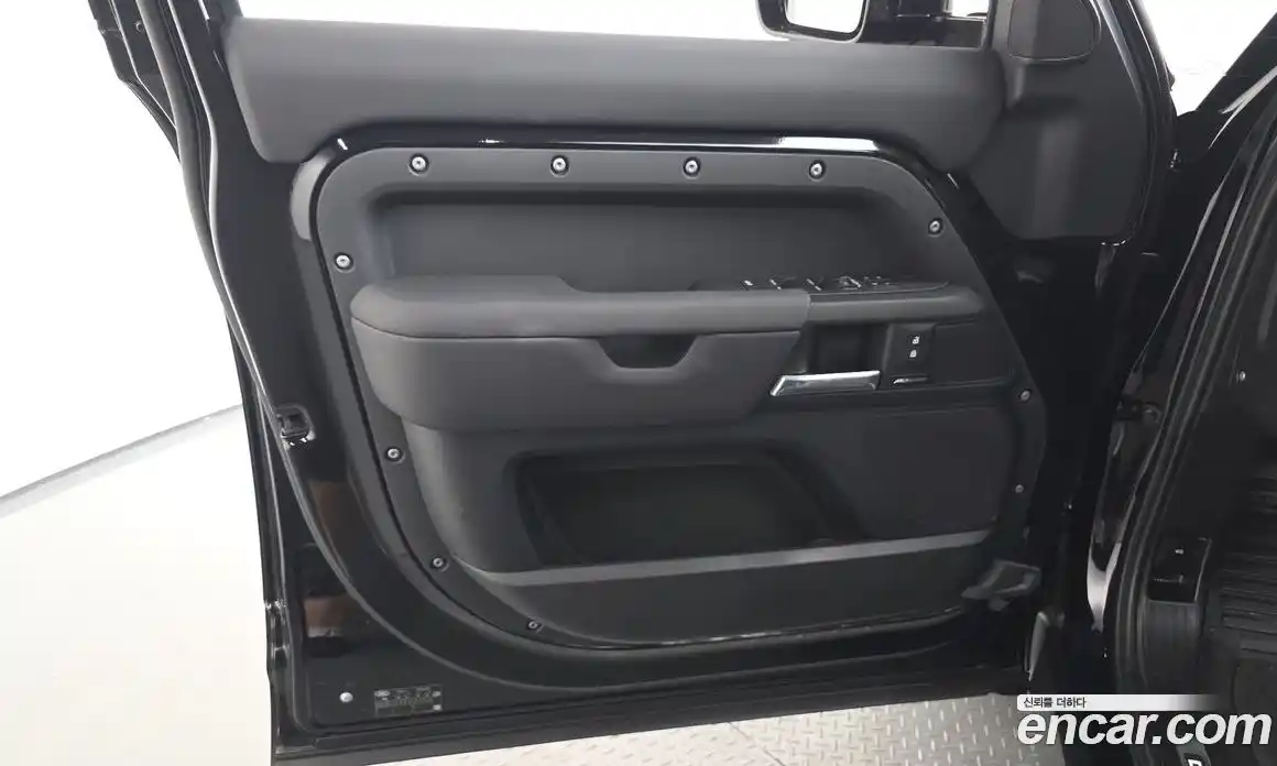 Land Rover Defender 2024 3.0 автомат (гидро), фото 14