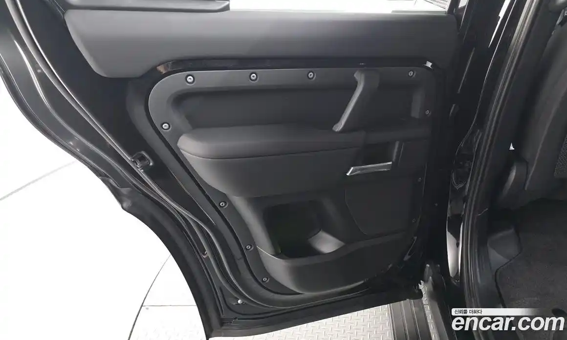 Land Rover Defender 2024 3.0 автомат (гидро), фото 15