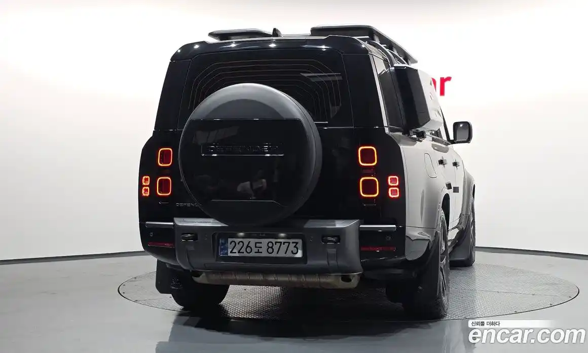Land Rover Defender 2024 3.0 автомат (гидро), фото 4