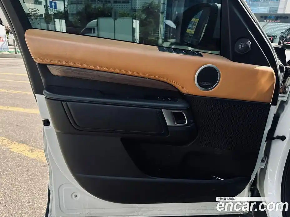 Land Rover Discovery 2017 3.0 автомат (гидро), фото 15