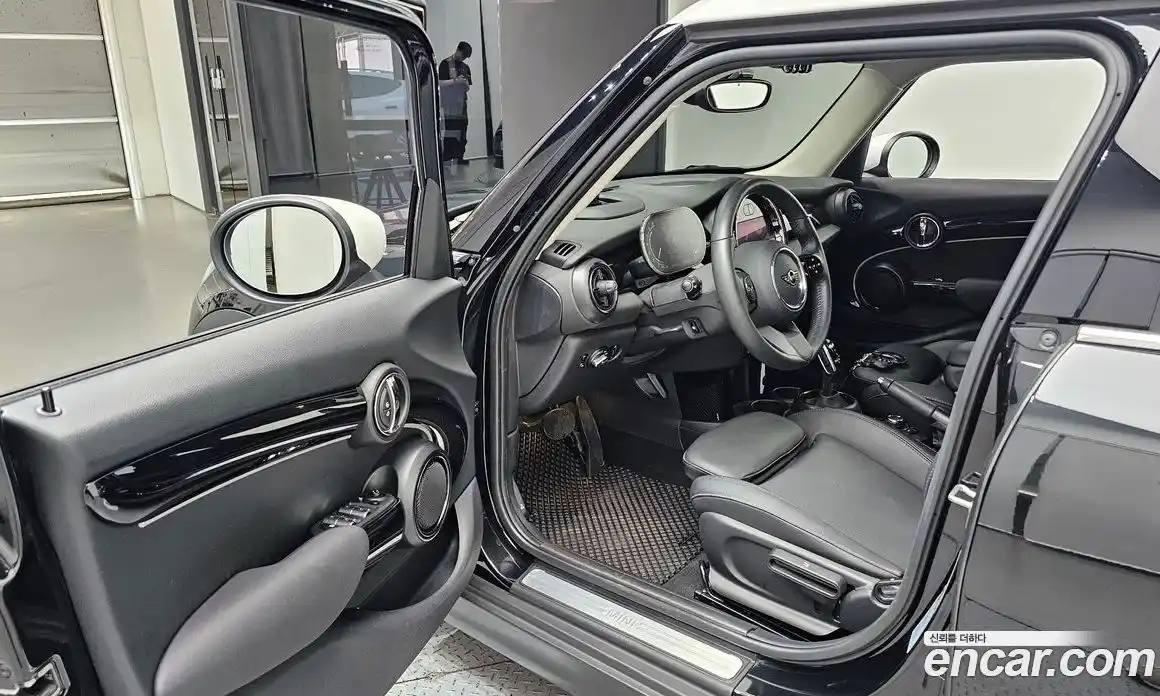 Mini Cooper 2024 1.5 автомат (гидро), фото 13