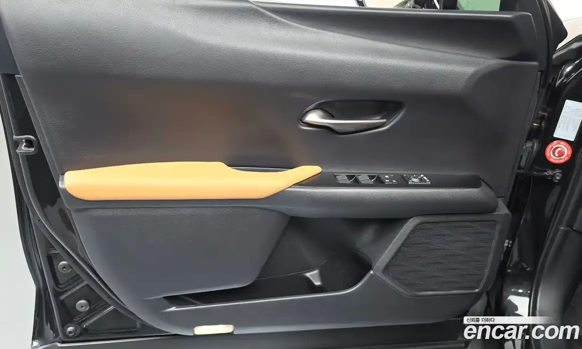 Lexus UX 2024 2.0 автомат (гидро), фото 14 Lexus UX 2024 2.0 автомат (гидро), фото 14