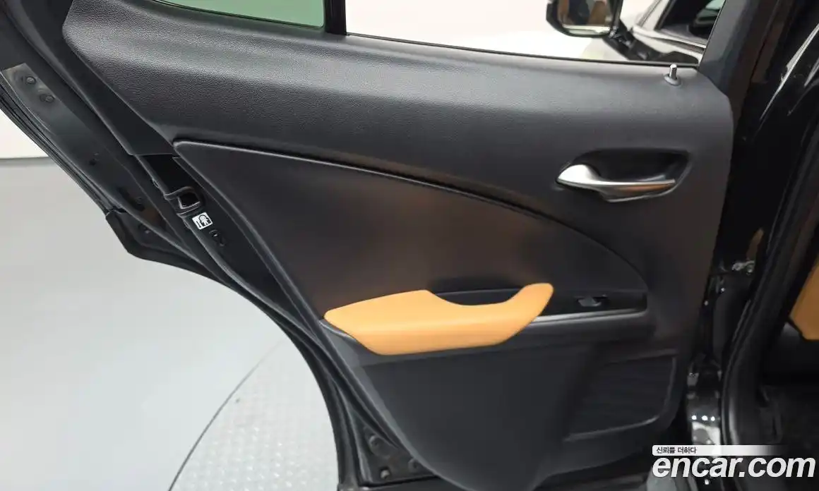 Lexus UX 2024 2.0 автомат (гидро), фото 15 Lexus UX 2024 2.0 автомат (гидро), фото 15