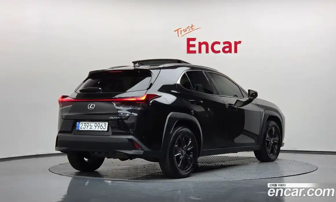 Lexus UX 2024 2.0 автомат (гидро), фото 2 Lexus UX 2024 2.0 автомат (гидро), фото 2