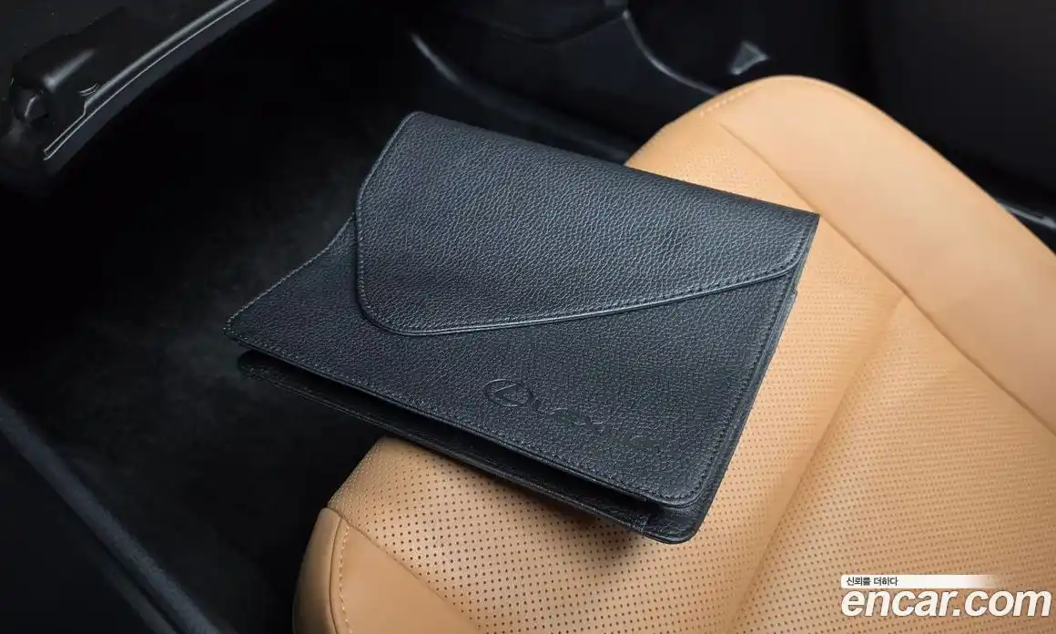 Lexus UX 2024 2.0 автомат (гидро), фото 22 Lexus UX 2024 2.0 автомат (гидро), фото 22
