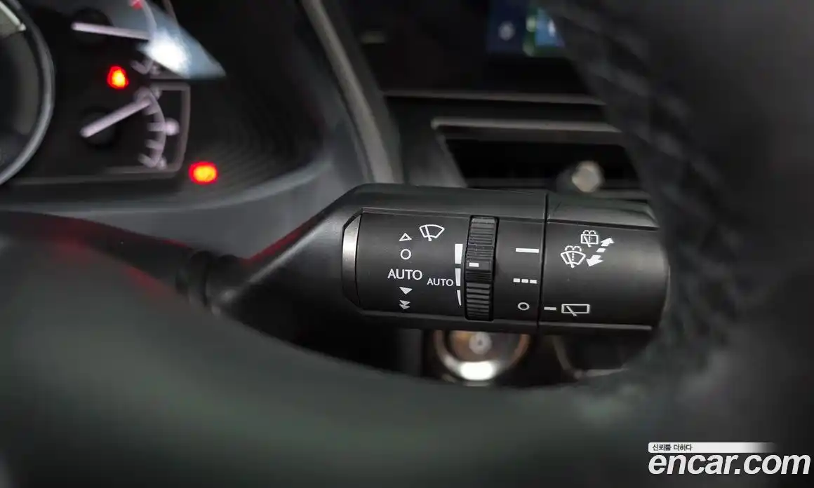 Lexus UX 2024 2.0 автомат (гидро), фото 28 Lexus UX 2024 2.0 автомат (гидро), фото 28