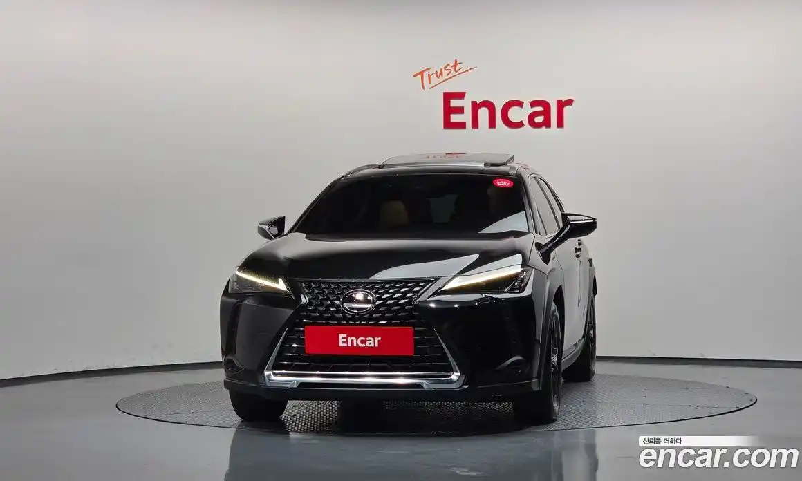 Lexus UX 2024 2.0 автомат (гидро), фото 3 Lexus UX 2024 2.0 автомат (гидро), фото 3