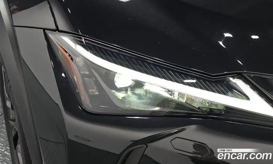Lexus UX 2024 2.0 автомат (гидро), фото 8 Lexus UX 2024 2.0 автомат (гидро), фото 8