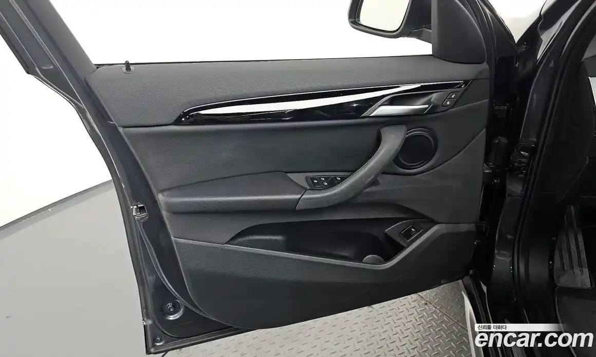 BMW X1 2022 2.0 автомат (гидро), фото 13