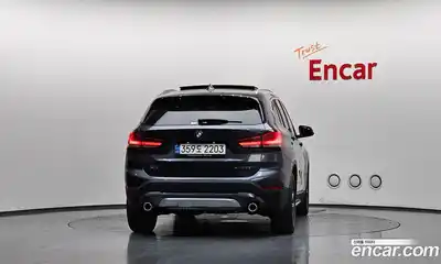 BMW X1 2022 2.0 автомат (гидро), миниатюра 3