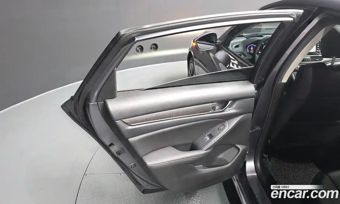Honda Accord 2019 2.0 автомат (гидро), фото 15