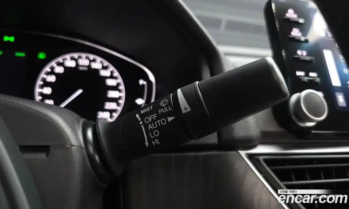 Honda Accord 2019 2.0 автомат (гидро), фото 38