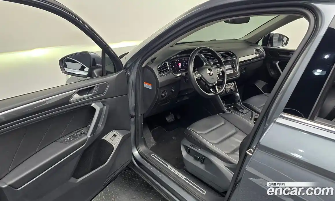 Volkswagen Tiguan 2020 2.0 автомат (гидро), фото 17