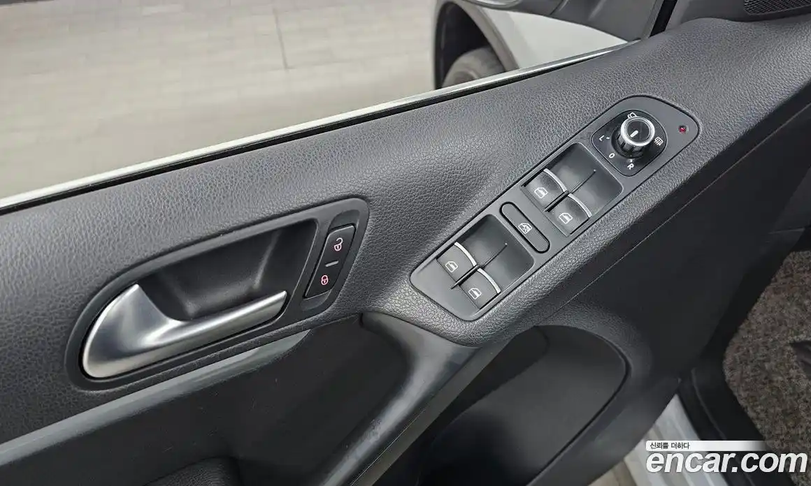 Volkswagen Tiguan 2014 2.0 автомат (гидро), фото 14