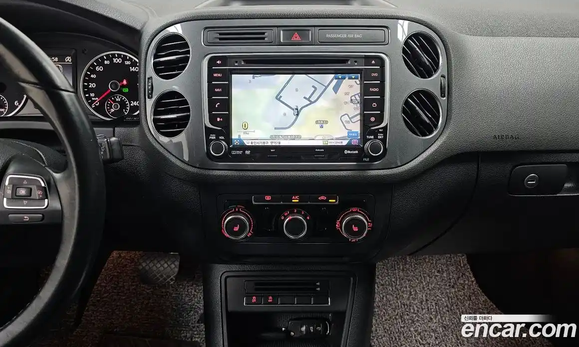 Volkswagen Tiguan 2014 2.0 автомат (гидро), фото 16