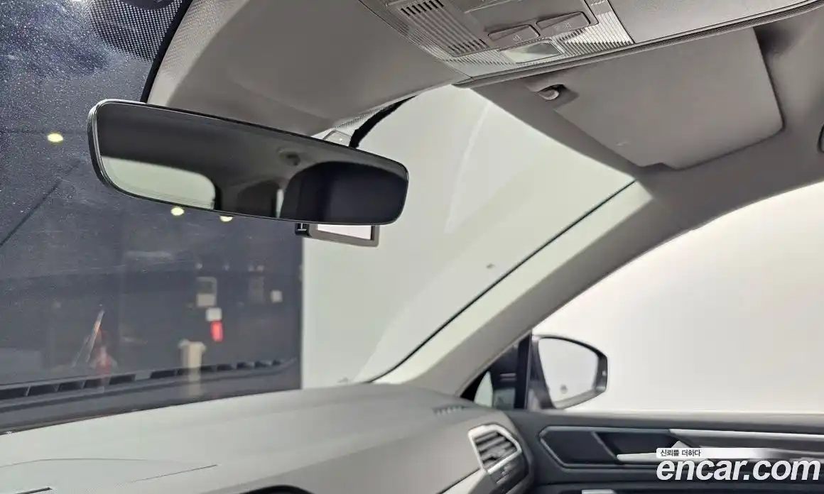 Volkswagen Tiguan 2018 2.0 автомат (гидро), фото 19