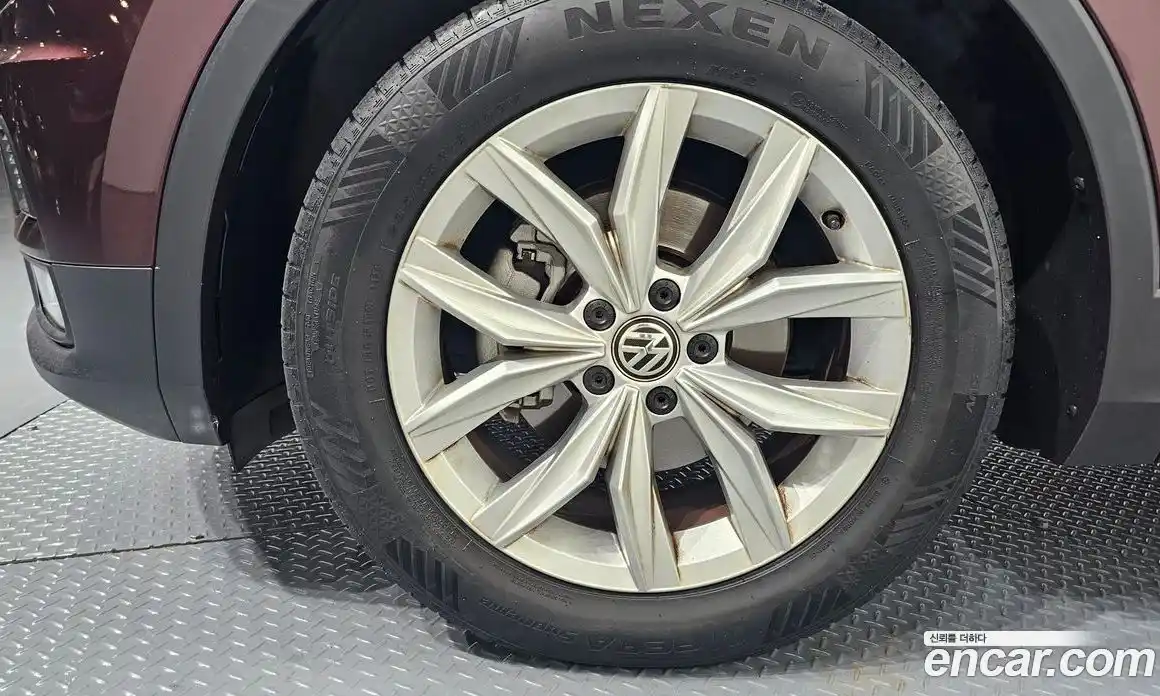 Volkswagen Tiguan 2018 2.0 автомат (гидро), фото 5