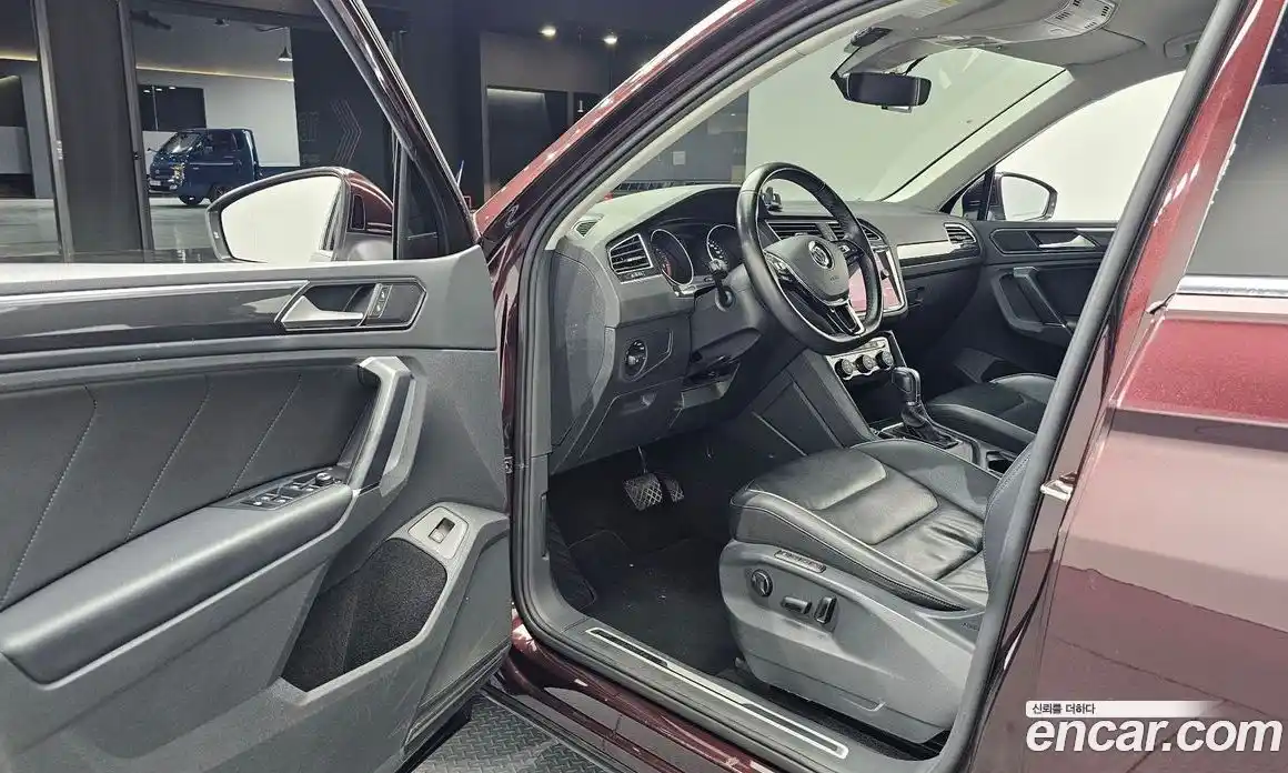 Volkswagen Tiguan 2018 2.0 автомат (гидро), фото 10