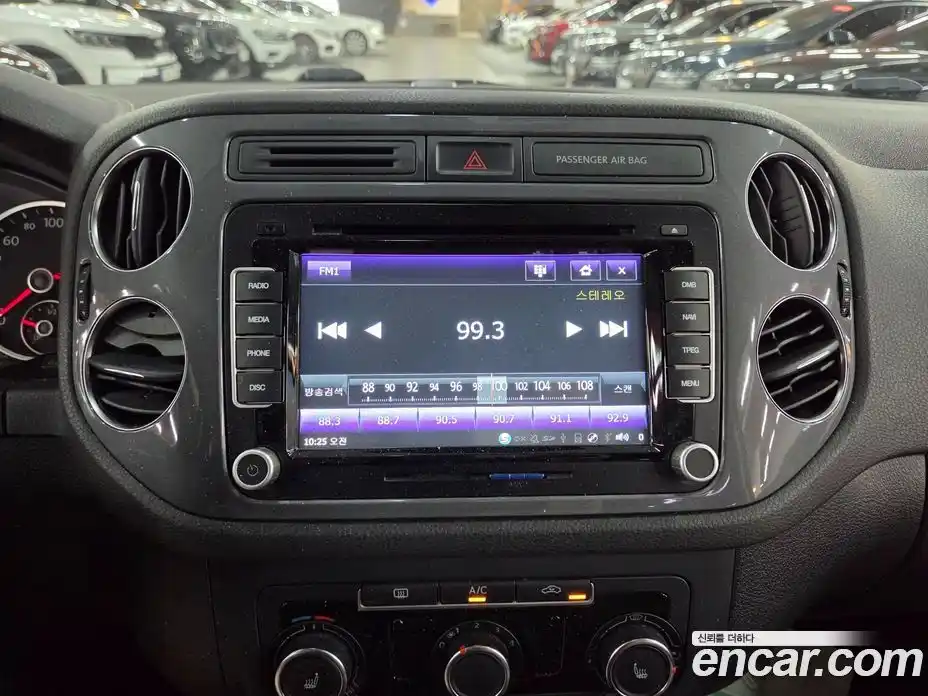 Volkswagen Tiguan 2013 2.0 автомат (гидро), фото 7