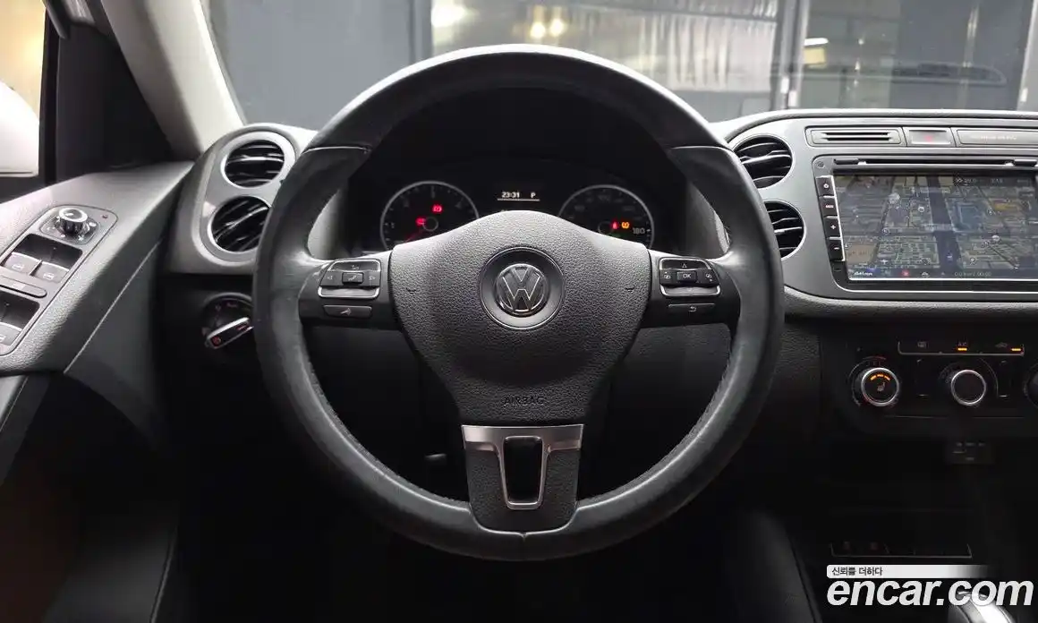 Volkswagen Tiguan 2015 2.0 автомат (гидро), фото 13