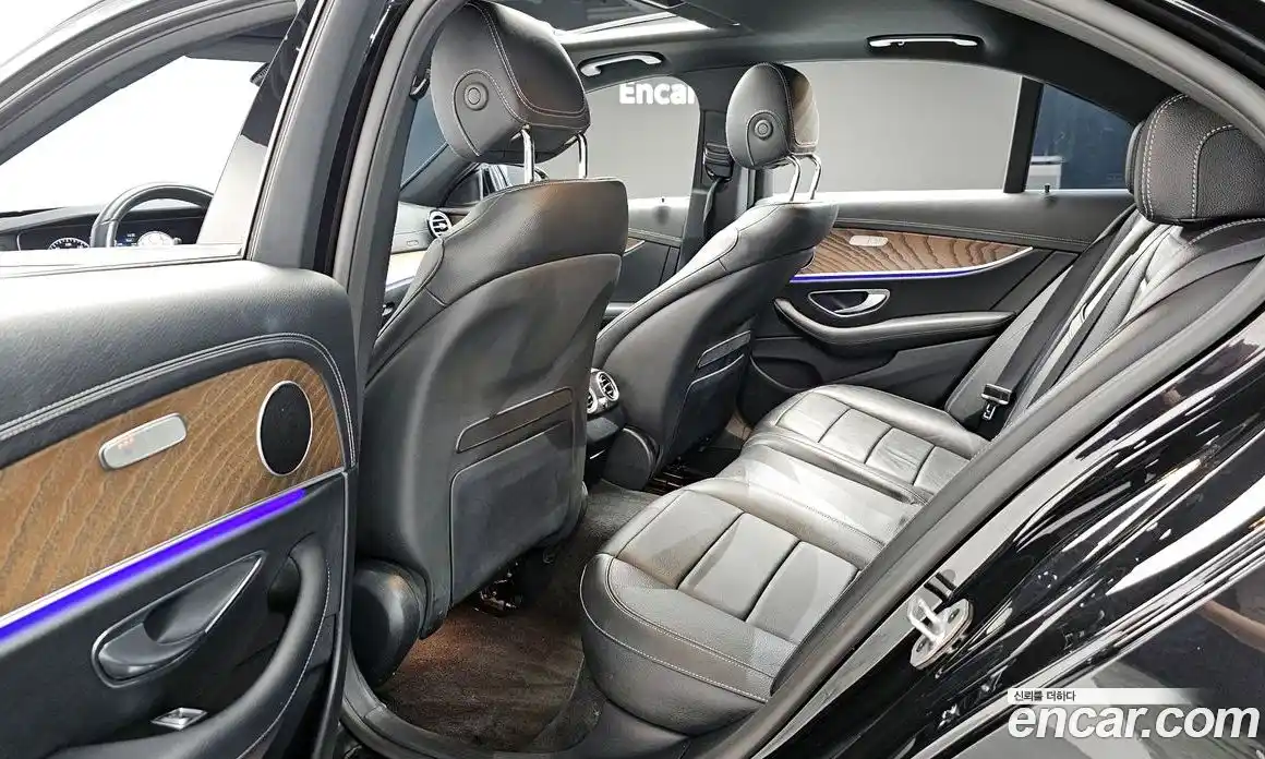 Mercedes-Benz E-Class 2022 2.0 автомат (гидро), фото 11