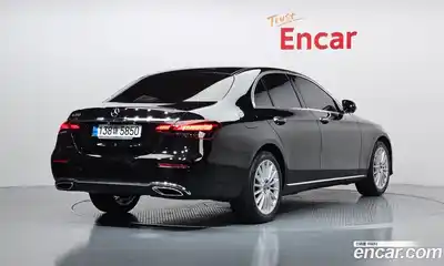Mercedes-Benz E-Class 2022 2.0 автомат (гидро), миниатюра 2