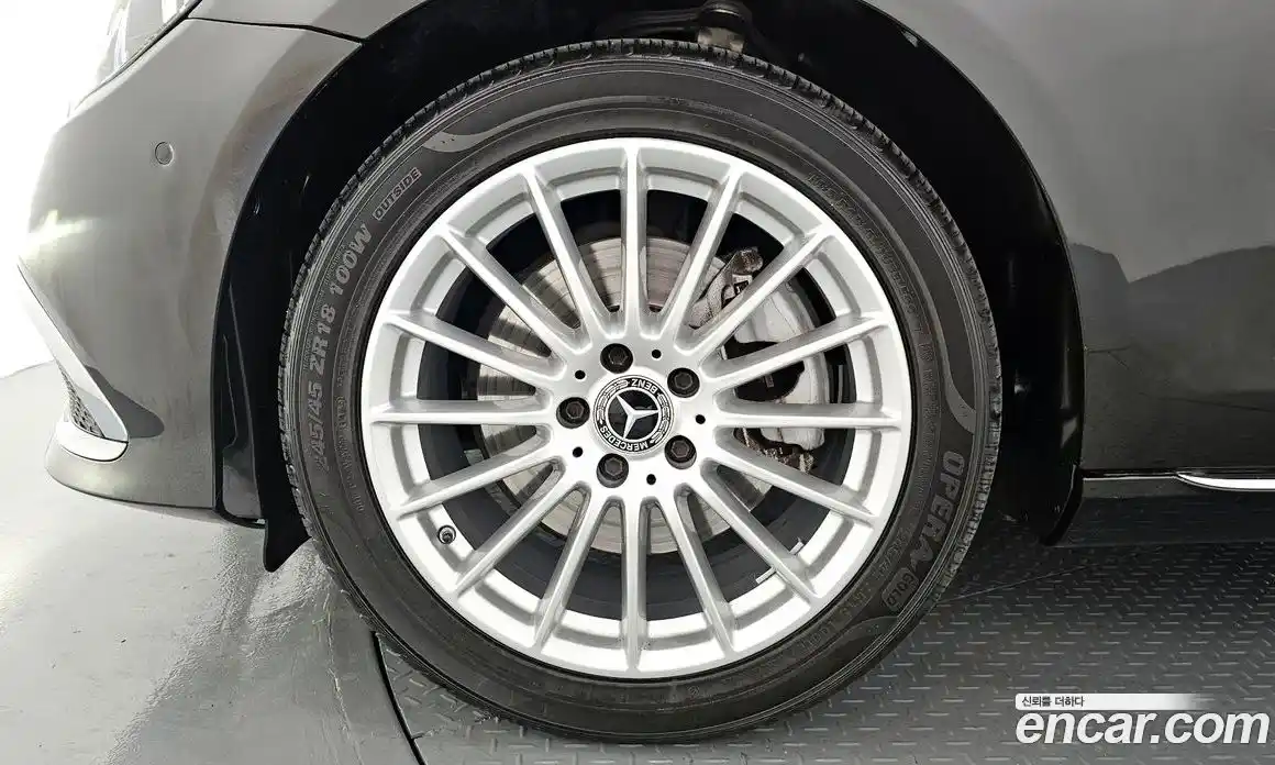Mercedes-Benz E-Class 2022 2.0 автомат (гидро), фото 5