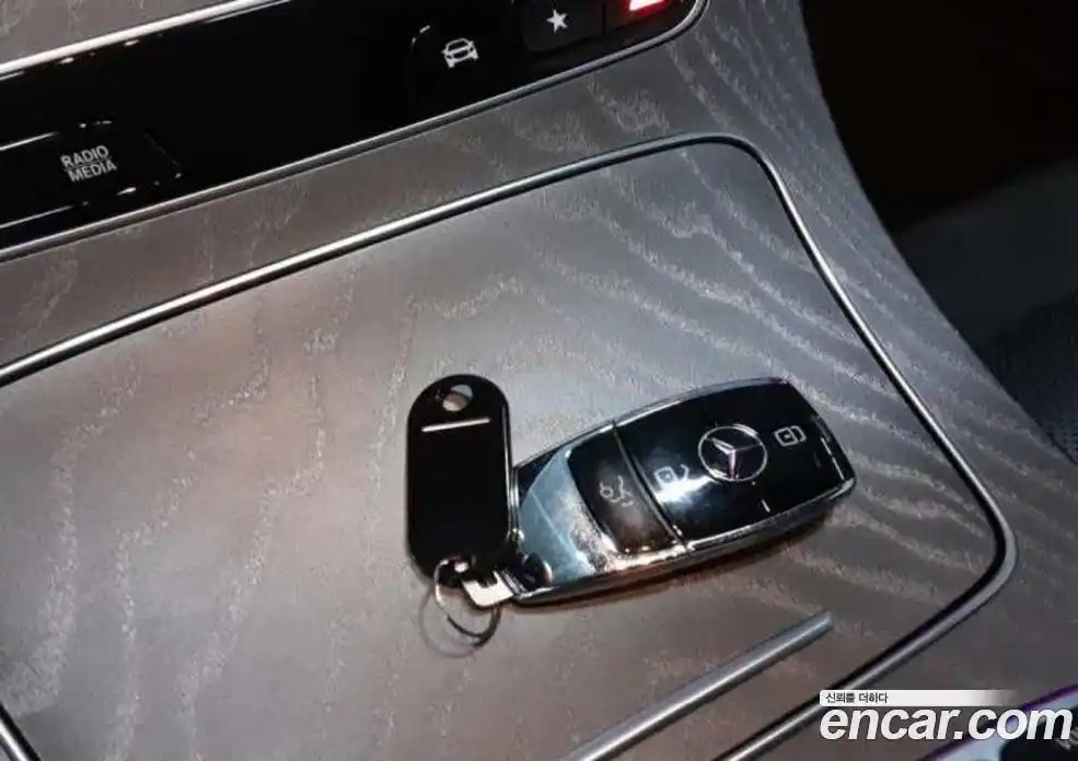 Mercedes-Benz E-Class 2023 2.0 автомат (гидро), фото 13