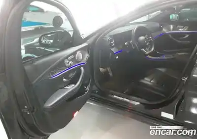 Mercedes-Benz E-Class 2023 2.0 автомат (гидро), миниатюра 4