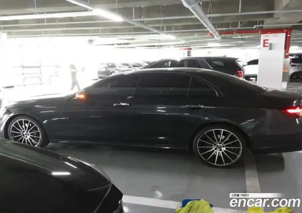 Mercedes-Benz E-Class 2023 2.0 автомат (гидро), фото 5