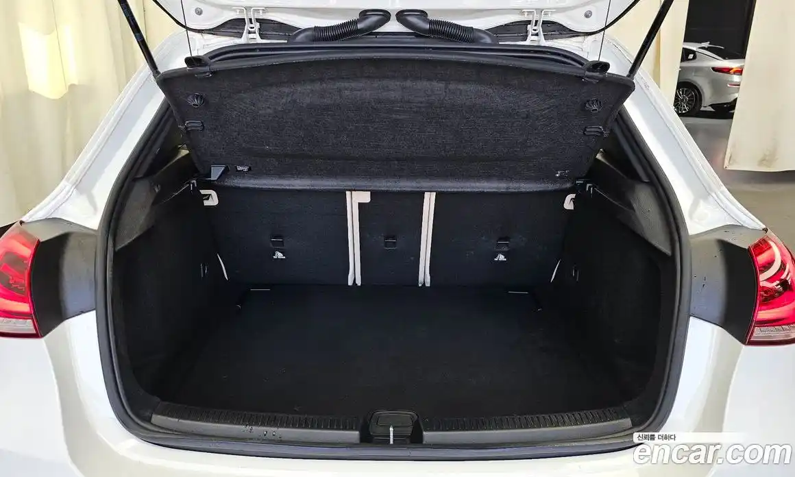 Mercedes-Benz A-Class 2022 2.0 гидро, фото 26