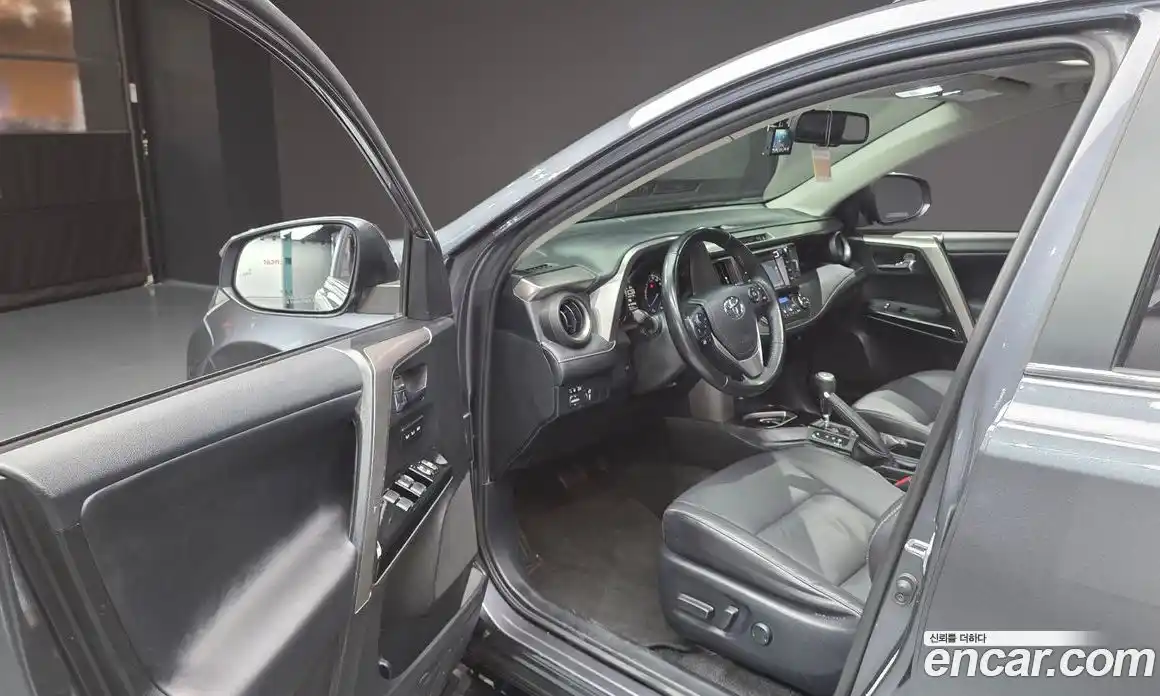 Toyota RAV4 2018 2.5 автомат (гидро), фото 13 Toyota RAV4 2018 2.5 автомат (гидро), фото 13