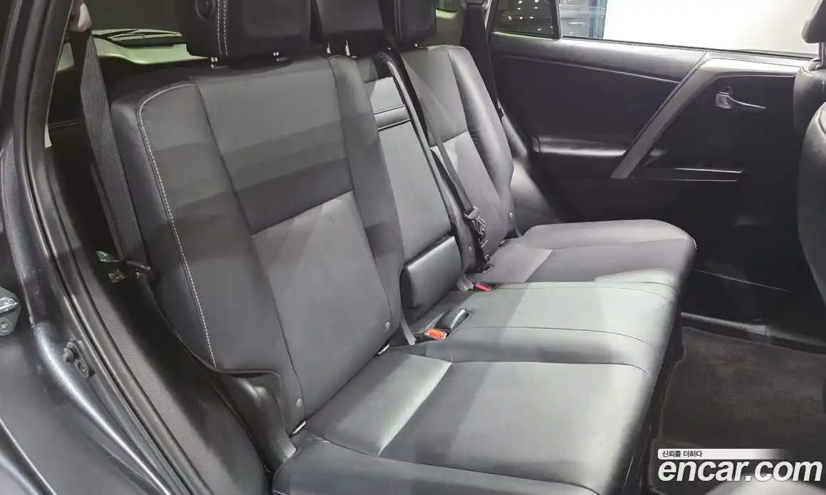 Toyota RAV4 2018 2.5 автомат (гидро), фото 17 Toyota RAV4 2018 2.5 автомат (гидро), фото 17