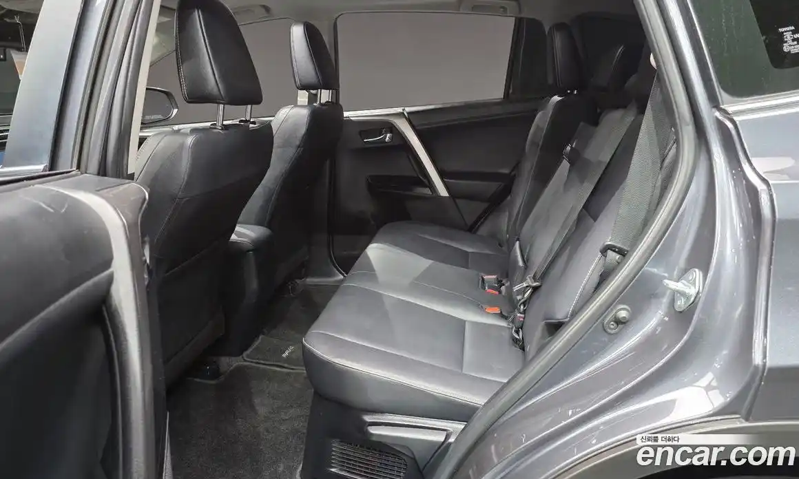 Toyota RAV4 2018 2.5 автомат (гидро), фото 18 Toyota RAV4 2018 2.5 автомат (гидро), фото 18