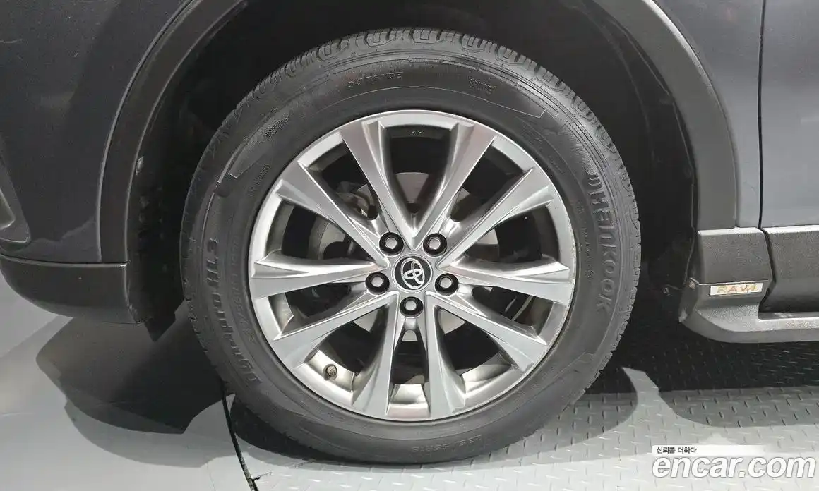 Toyota RAV4 2018 2.5 автомат (гидро), фото 5 Toyota RAV4 2018 2.5 автомат (гидро), фото 5